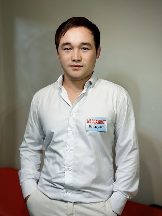 Лечебный и Точечный массаж профессиональный массажист мужчина.Массаж