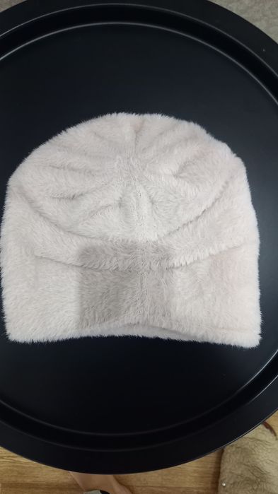 Продам новую женскую шапку.
