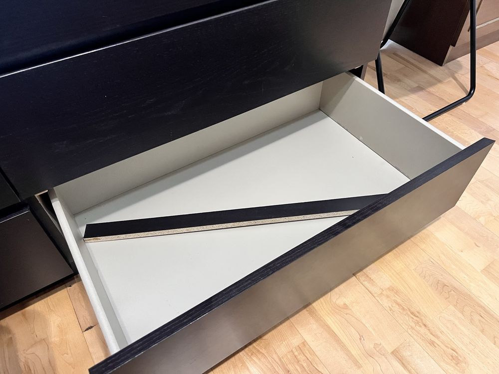 Скрин MALM IKEA със стъклен плот