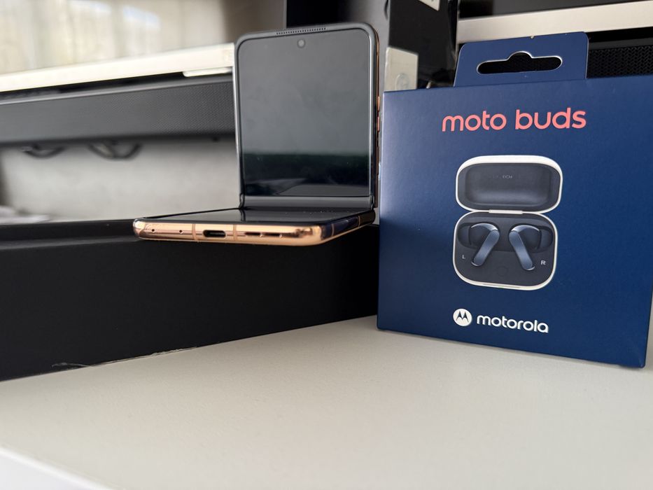 Motorola Razr 50 Ultra Peach – Stare excelentă, ca nou!