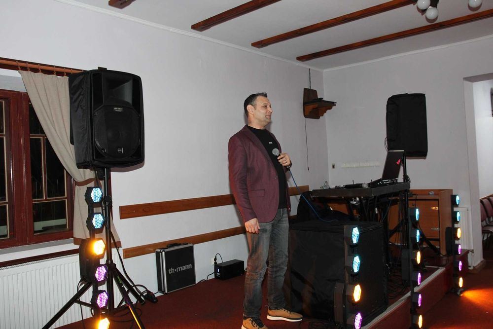 DJ si solist/Foto/Nunti/Cumetrii/zile de nastere si petreceri private