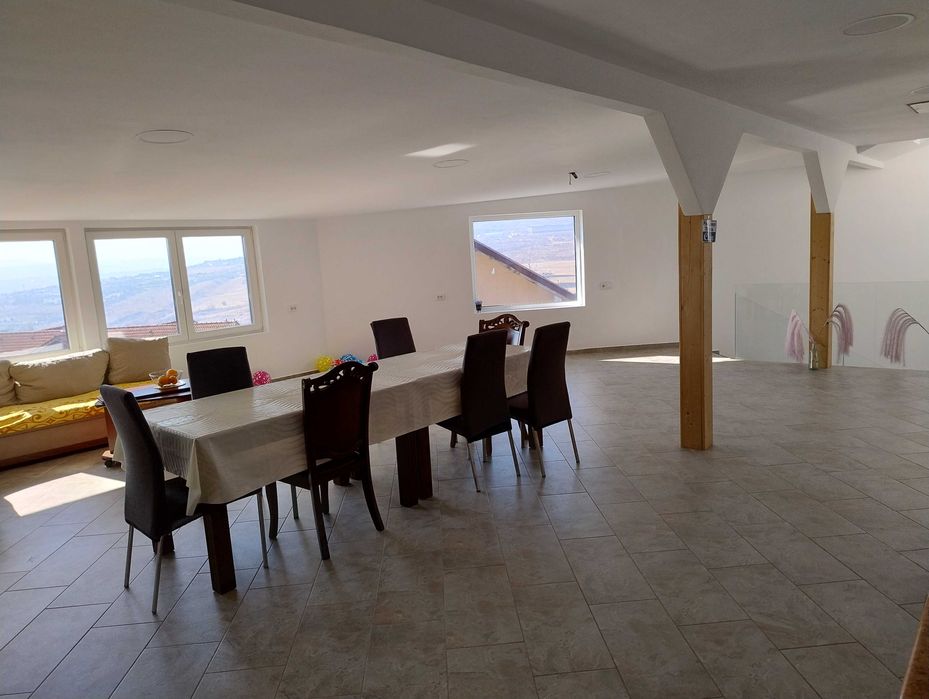 Închiriez casa pt revelion