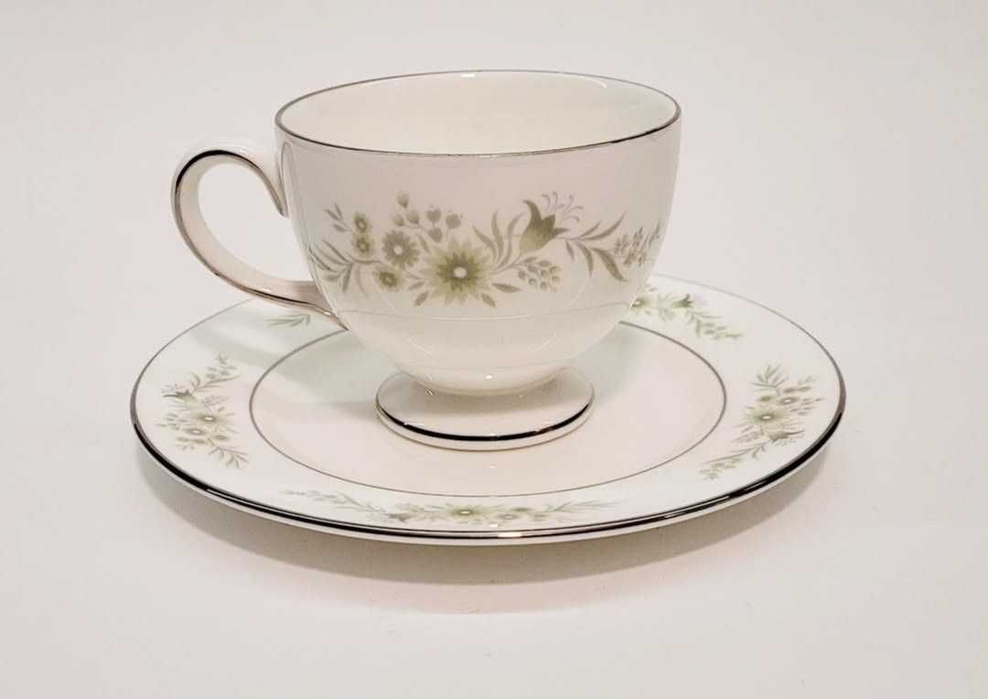 6 броя чаши и чинийки на Wedgwood