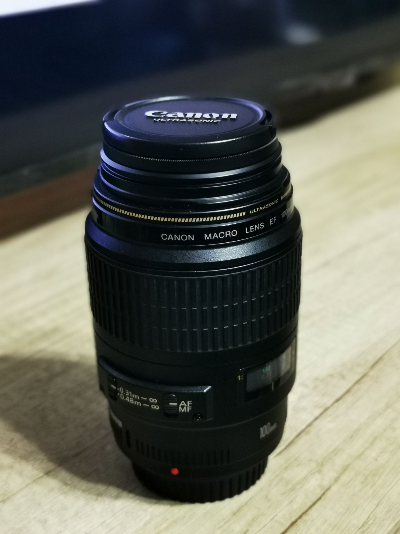 Canon EF 100mm f/2.8 USM Macro (1:1)