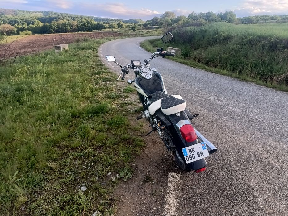 Vând honda shadow 125