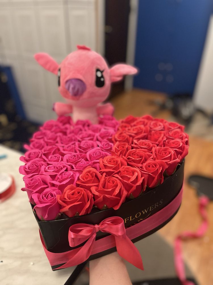 Cutie stich și trandafiri