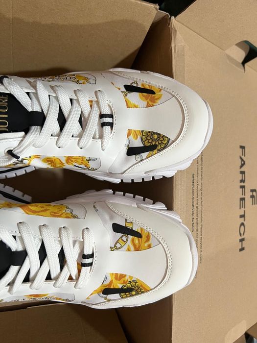 Vând adidasi pentru bărbați