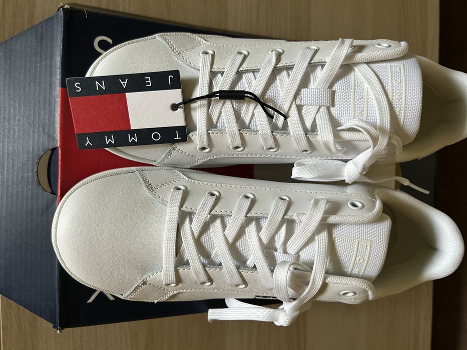 Нови Tommy Hilfiger