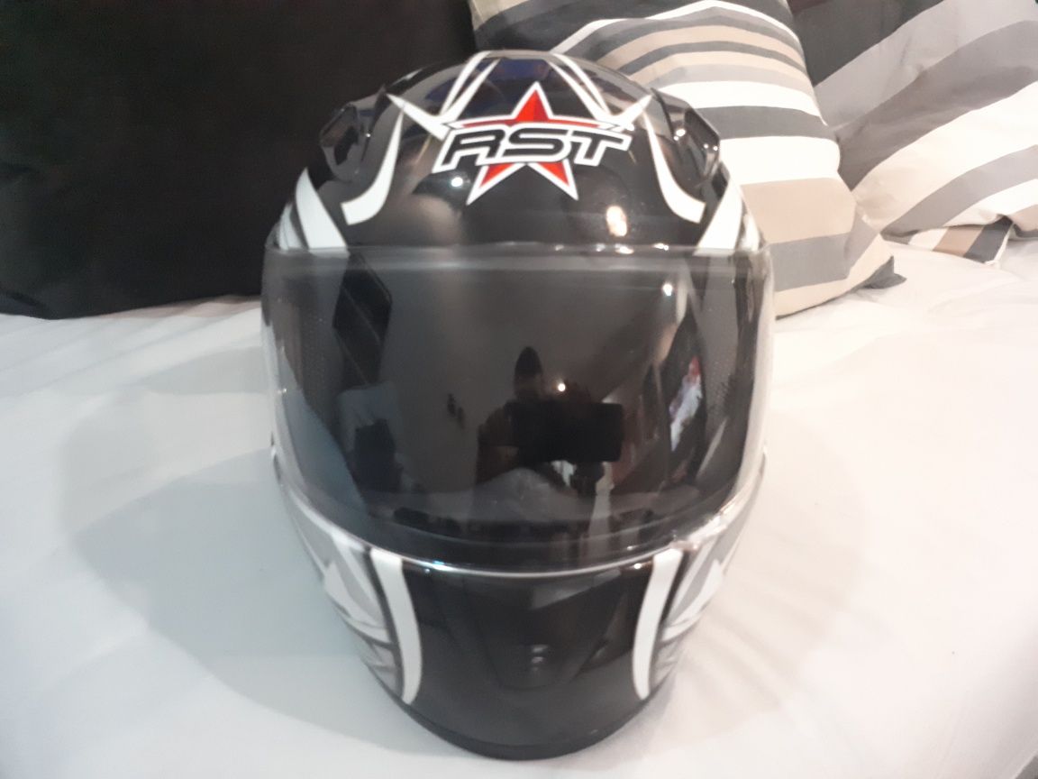 Продавам шлем RST