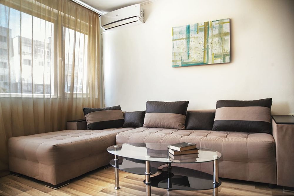 Дава се под наем Двустаен апартамент в Варна, Базар Левски - 66 кв.м за 612 € - Снимка #2