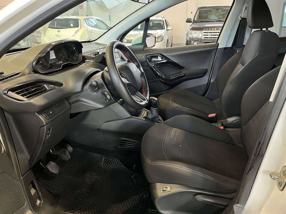 Peugeot 208 1.2i VTi на части