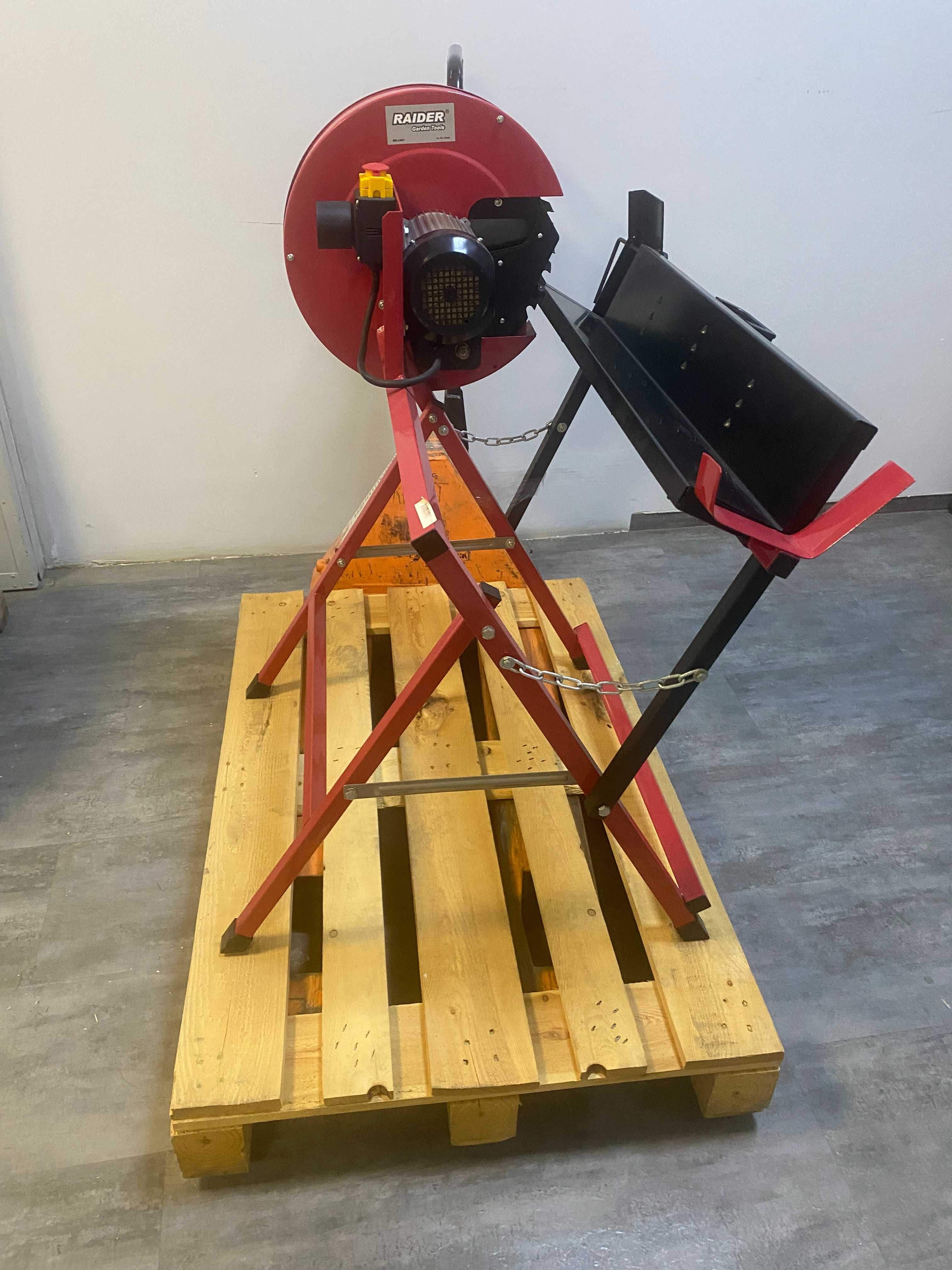 129940	Циркуляр за рязане на дърва до 130mm 2200W RD-LS01