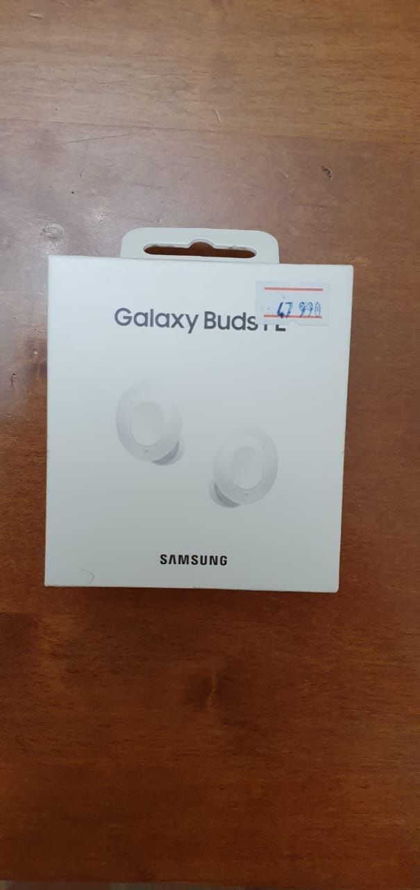 Продается Samsung Galaxy Buds в белом цвете