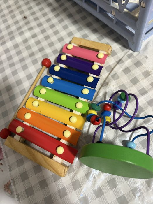 Игрушки разные разные