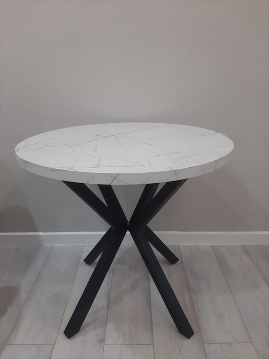 Стол кухонный, диаметр 80см.,высота 75см.