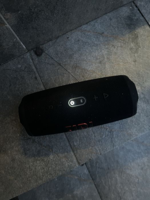 Vand boxa JBL charge 5