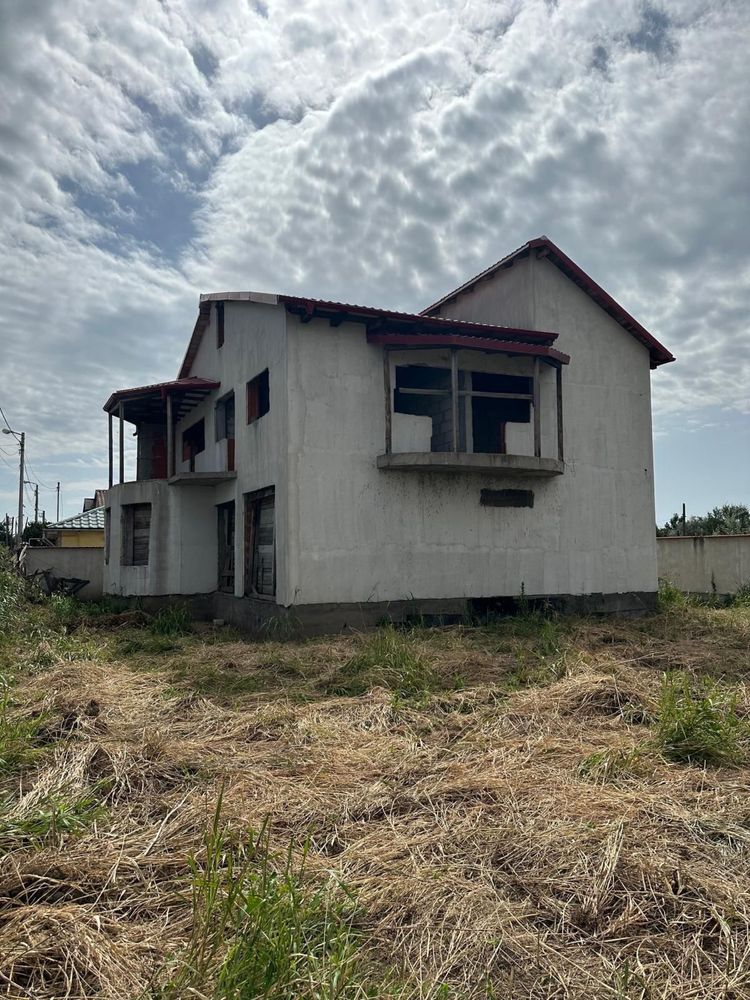 Vand casa la rosu in Galati zona arcasilor