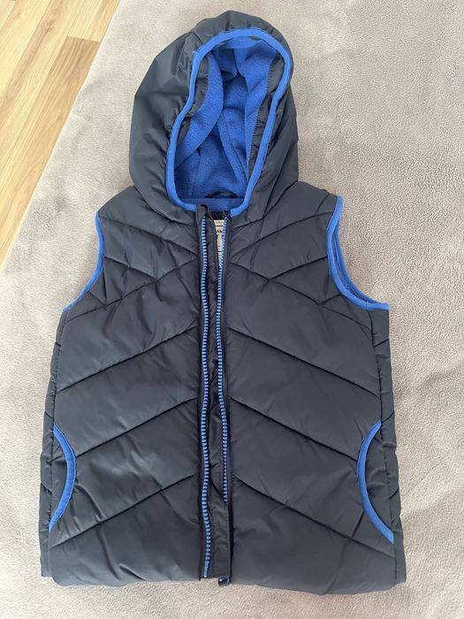 Vand geaca ,vesta 3- 4 ani toate 55 ron