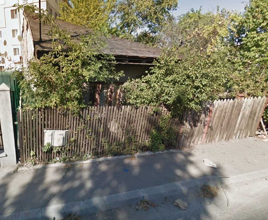 Casă veche + teren 200 mp, central Câmpina – utilități curent și gaze