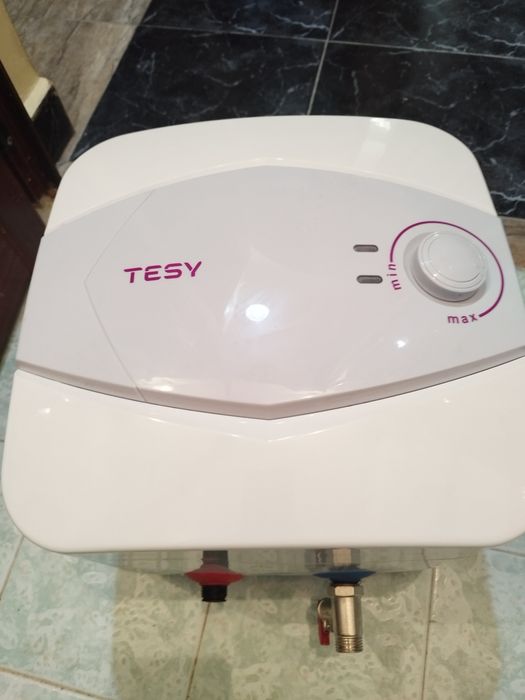 Компактен 7 л бойлер TESY за монтаж над или под мивка
GCA 0715 G01 RC