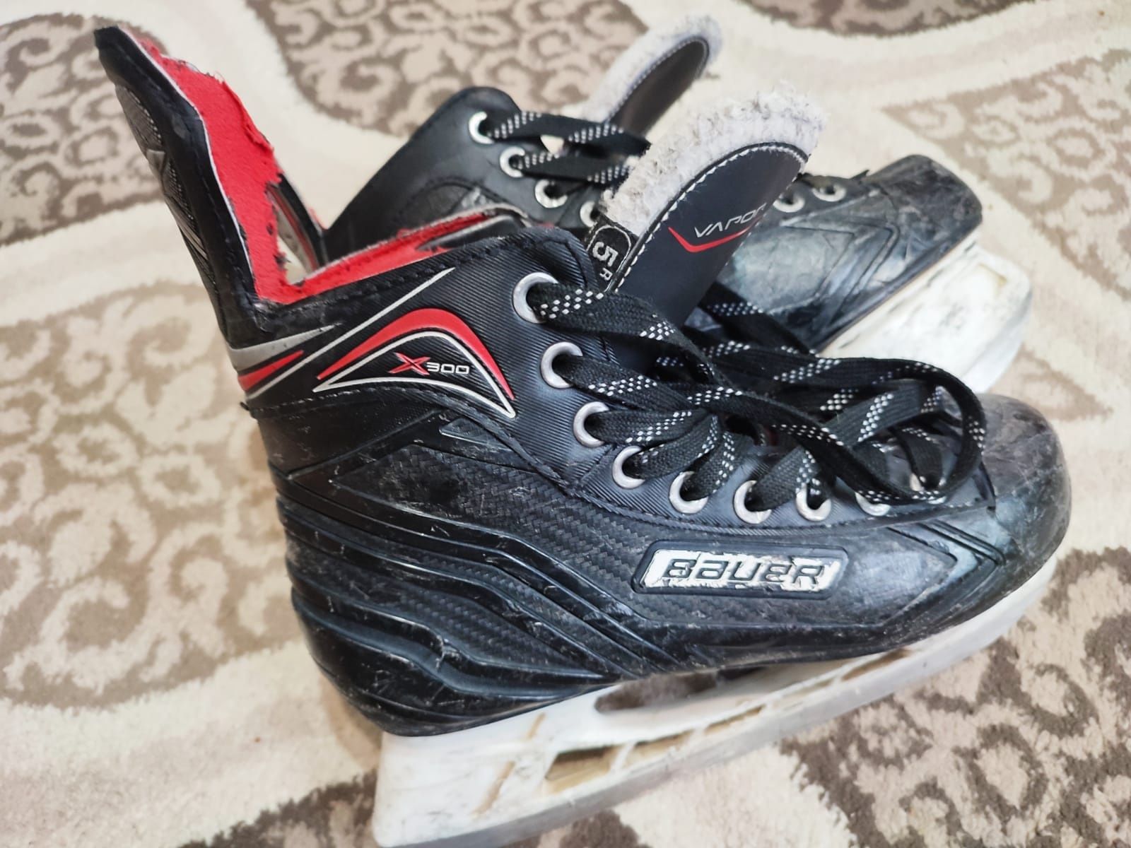 Bauer Vapor x 300