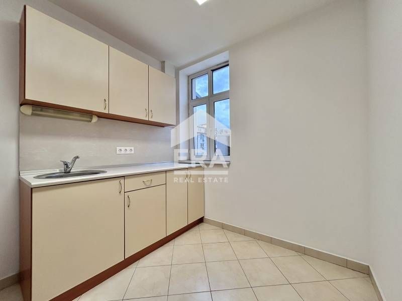 Дава се под наем Офис в София, Център - 89 кв.м за 1525 € - Снимка #9