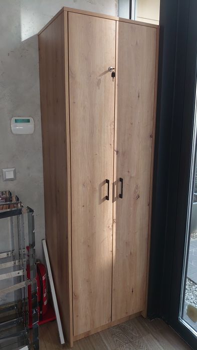 Гардероб с две врати