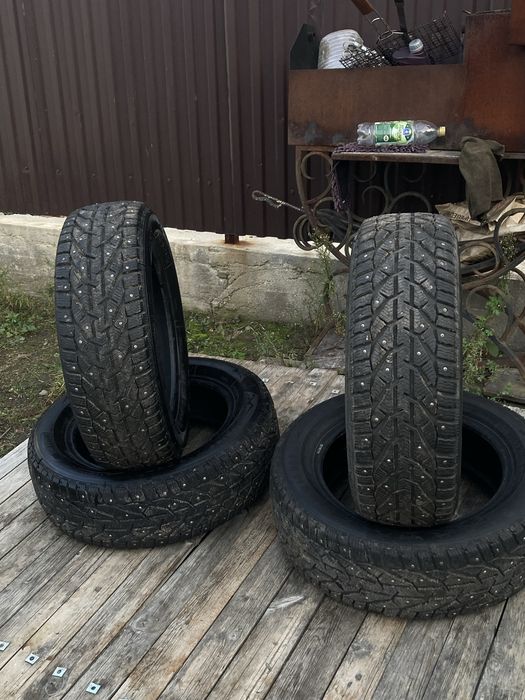 ПРОДАМ комплект зимних шин, почти новые