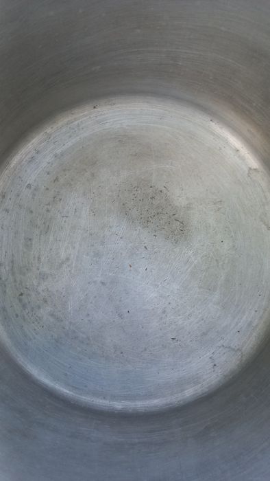 Кастрюля алюминиевая с толстым дном в отличном состоянии