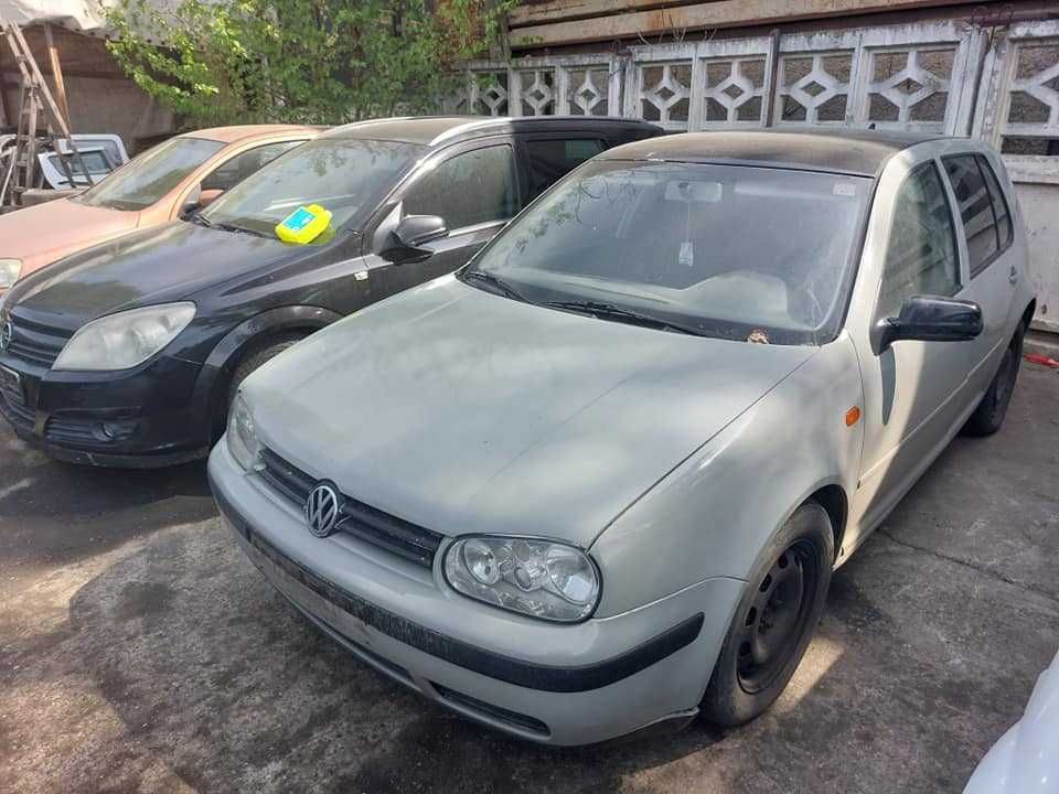 Dezmembrez VW GOLF 4 1.9 SDI DIN 2004