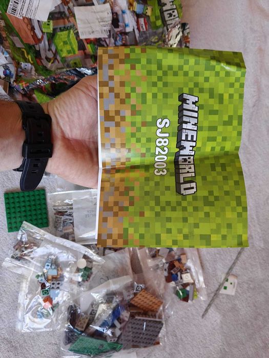 Joc tip Lego Minecraft 600 pcs Village Flying Dragon Mine