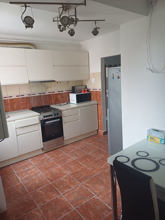 Vand apartament cu 3 camere ,68 mp, etaj 4/4,zona Garii