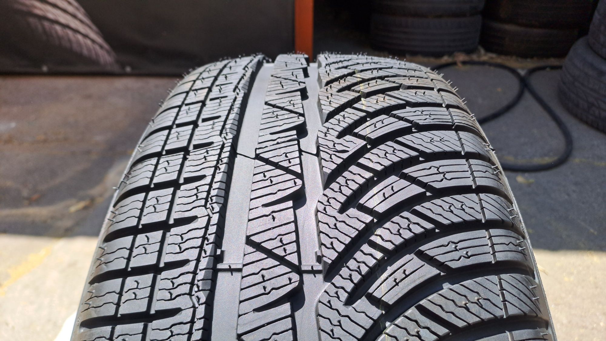 1бр. Нова 225/55/18 Michelin Pilot Alpin
