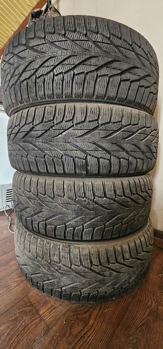 Продаётся комплект зимней резины "Nokian" в отличном состоянии.