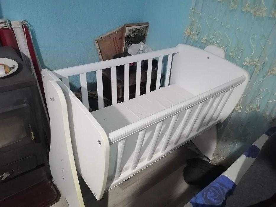 Люлееща люлка за дете много запазена