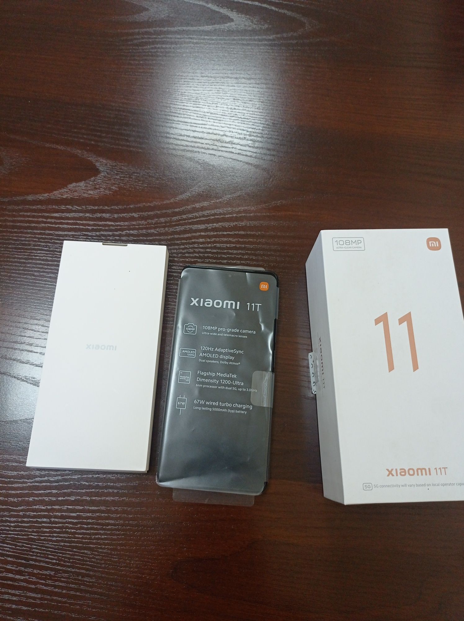 Xiaomi 11 T     8GB RAM
     128 ROM
     Telefon idialniy.