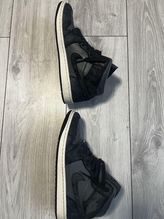 Jordan 1 MID SE Gri