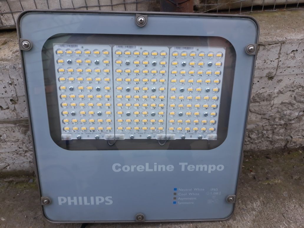 Прожектор Philips Led Core Line Tempo