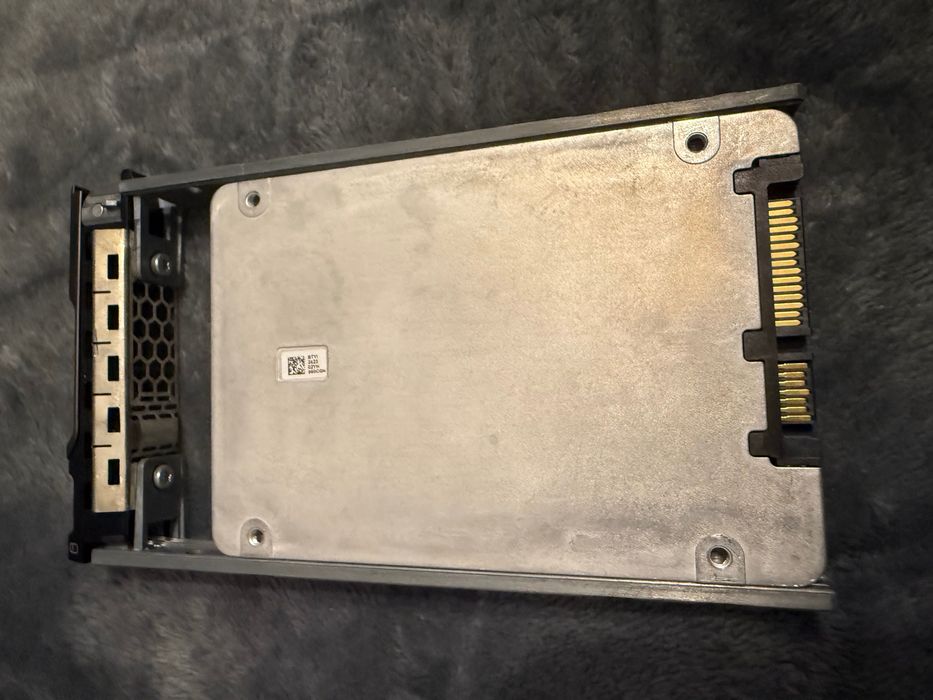 Intel SSD DC S4520 Series 1000 ГБ