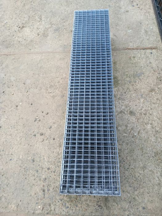 Trepte zincate modele si dimensiuni diferite din rigola sau grilaj
60-