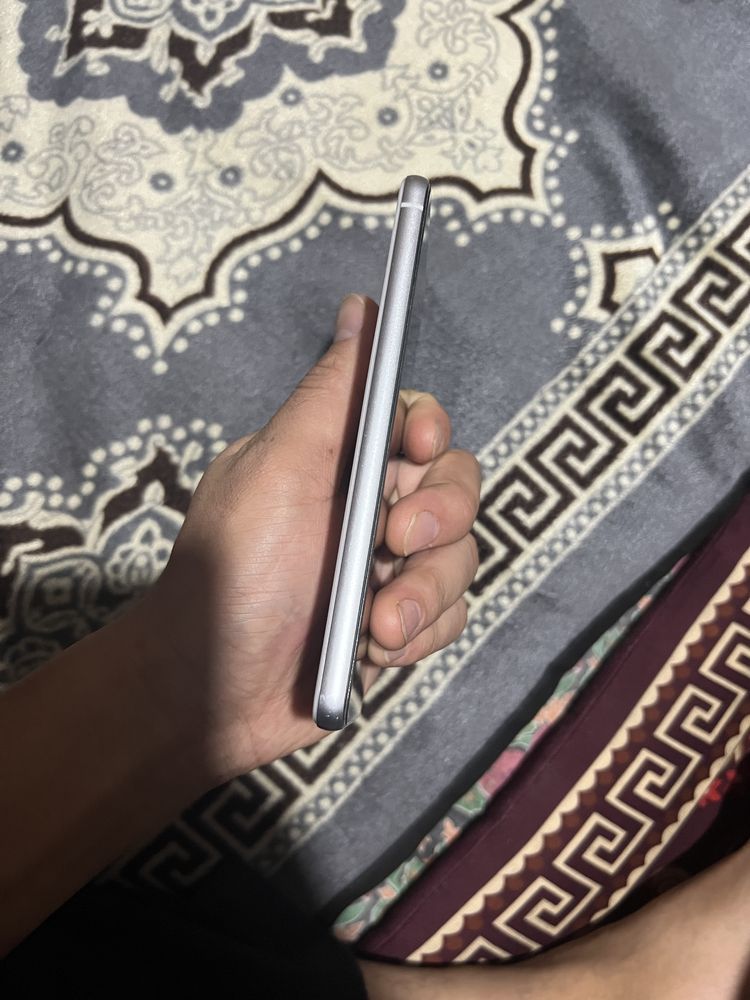 Samsung s21 fe  8/128 holati yaxshi