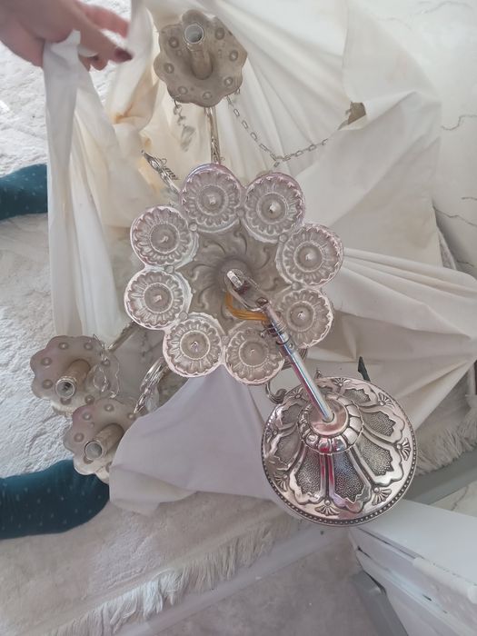 Люстра.  В зал .