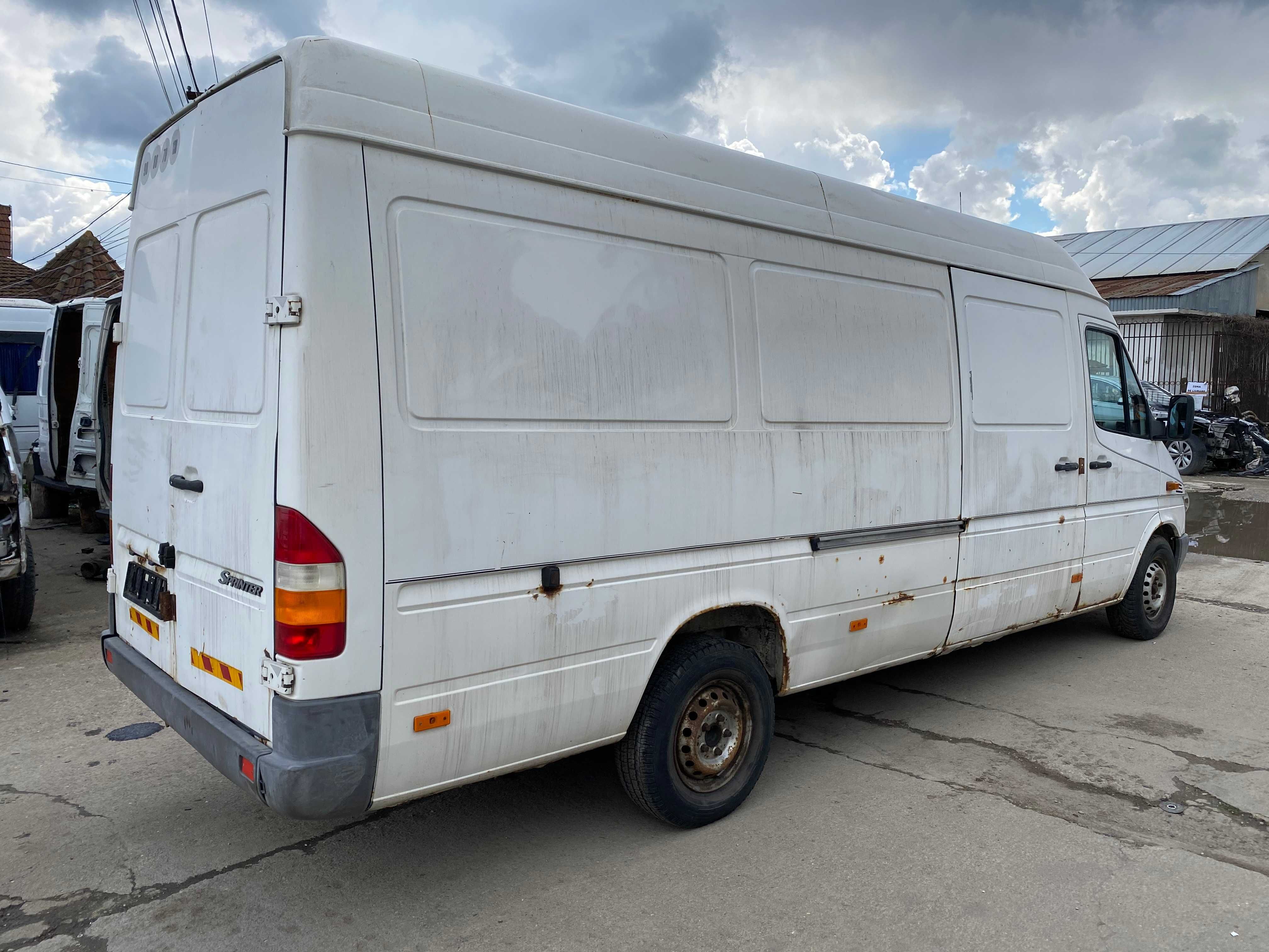 DEZMEMBREZ Mercedes SPRINTER 216 316 416 CDI Automat 2003