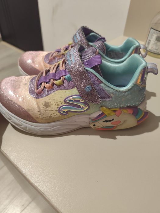 Adidași Skechers 32,