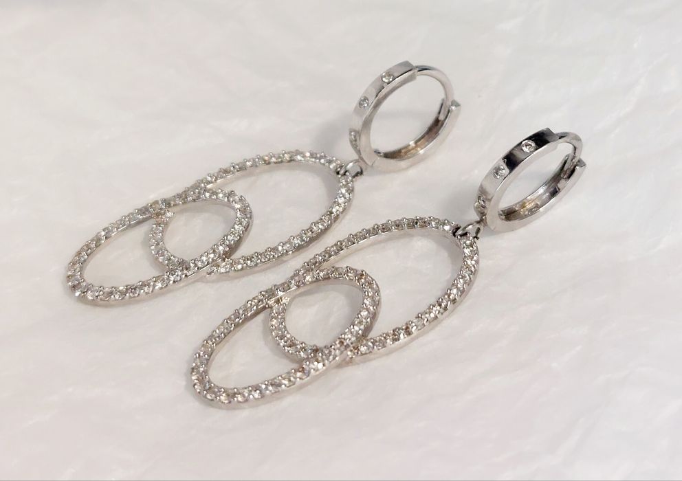 Продам шикарное золотые серьги с брилиантами