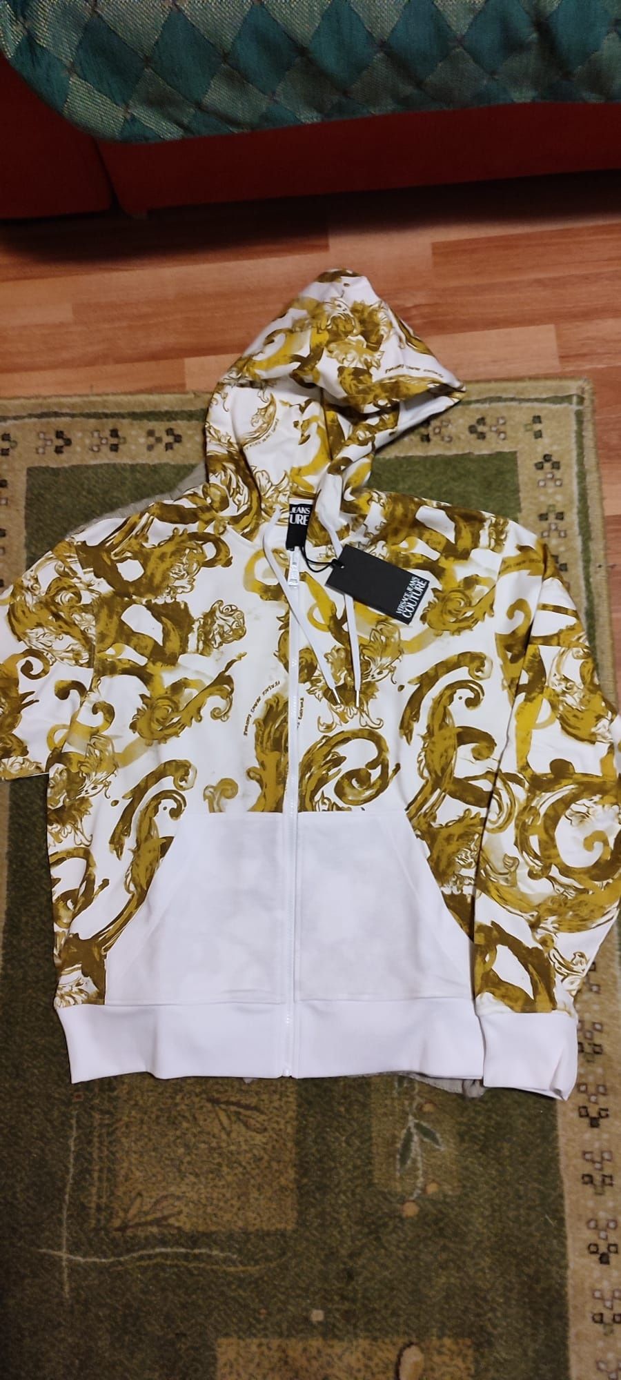 Hanorac VERSACE original model 2024 M,L,XL pret magazin 21mil ofertaa