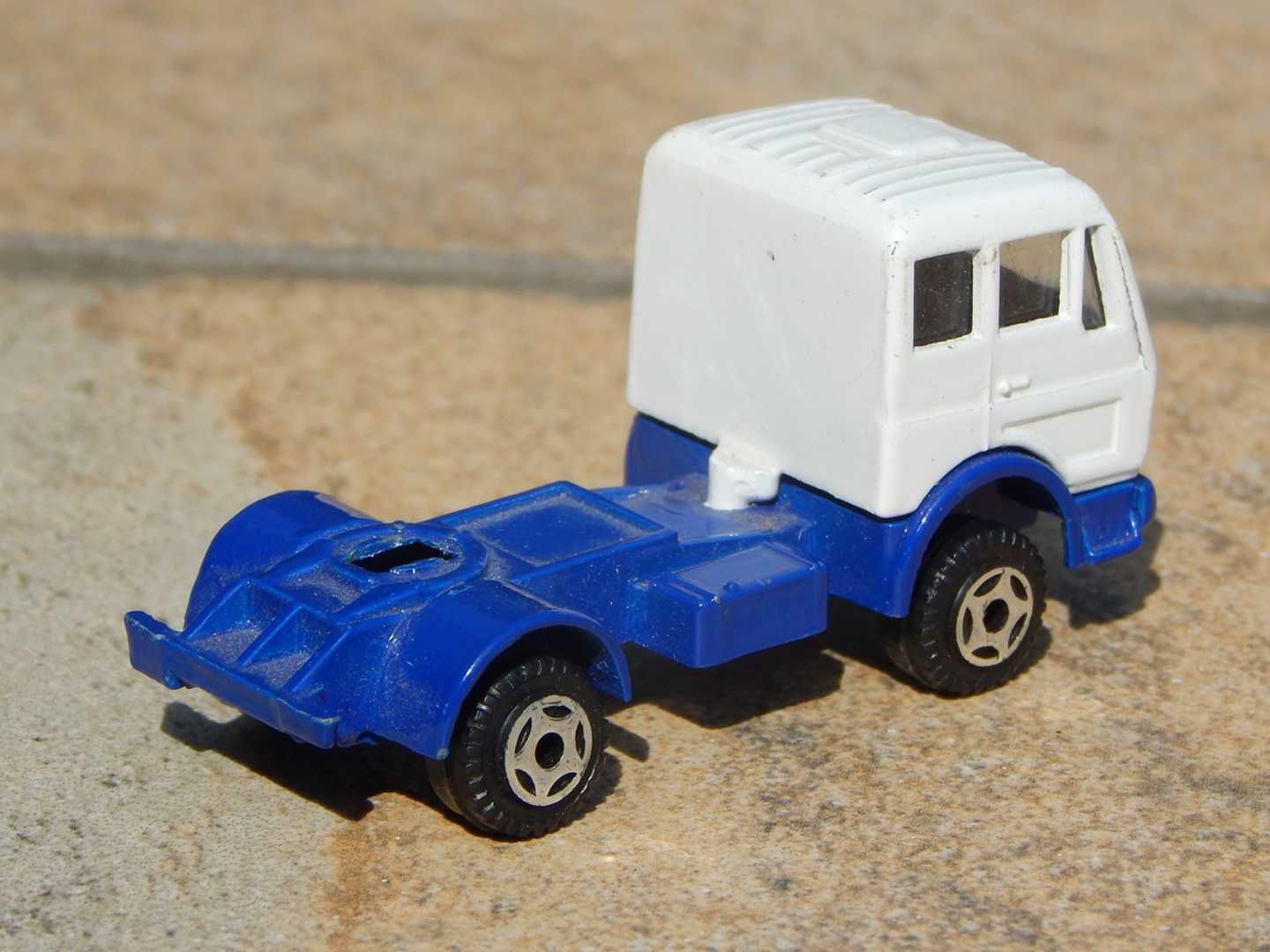 Macheta cap tractor camion Mercedes-Benz NG metalica scara 1:87