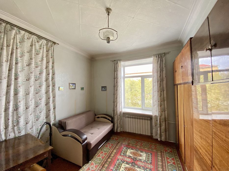 Срочно продам 2-комн квартиру в центре Сарани