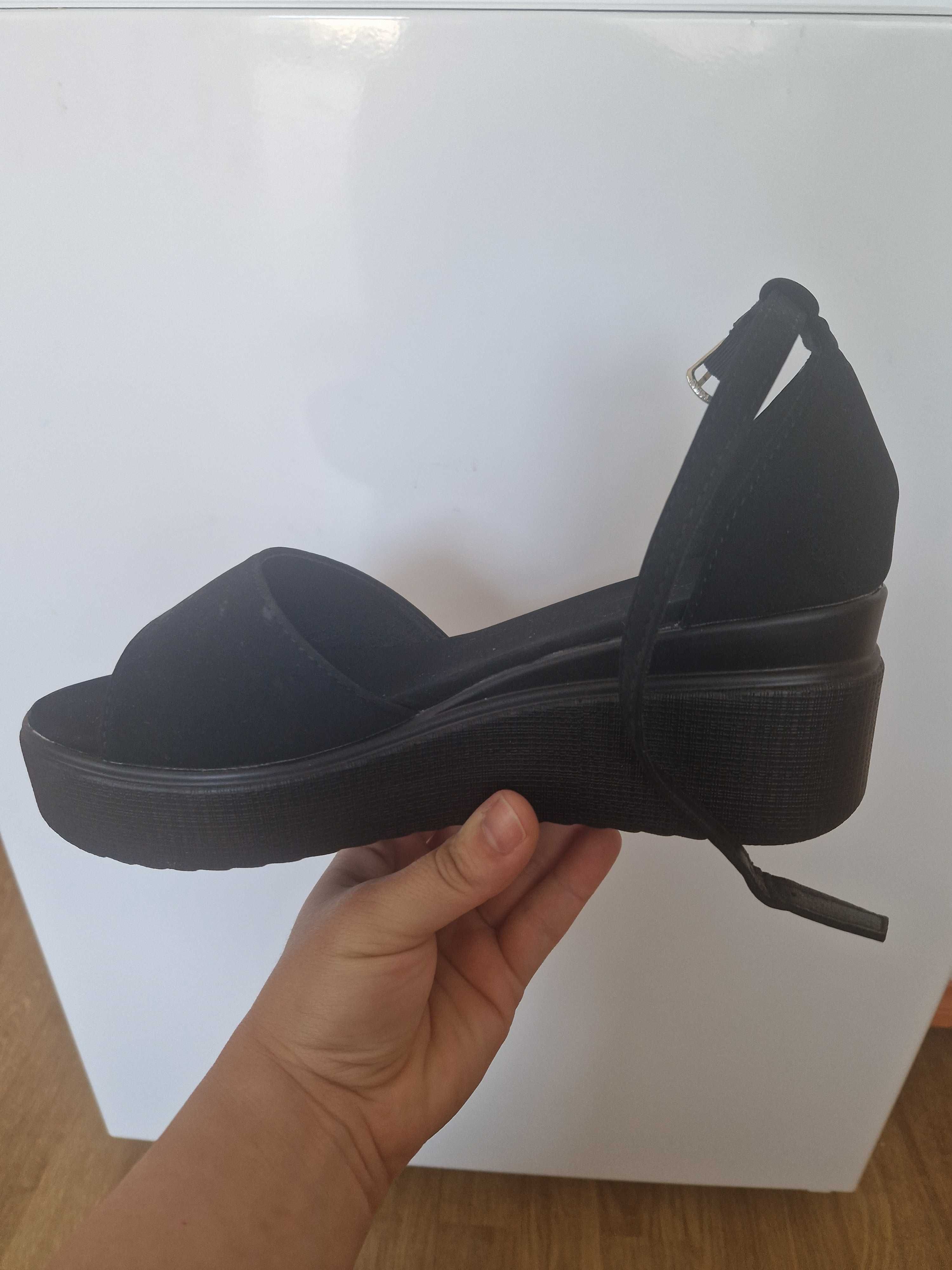 Дамски сандали черни