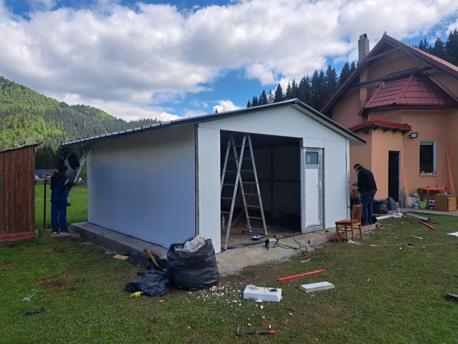 Garaje auto modulare pe structura metalica si panouri sandwich